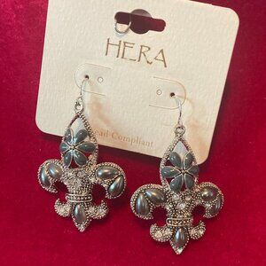 Unique "Fleur-d-lis" earrings